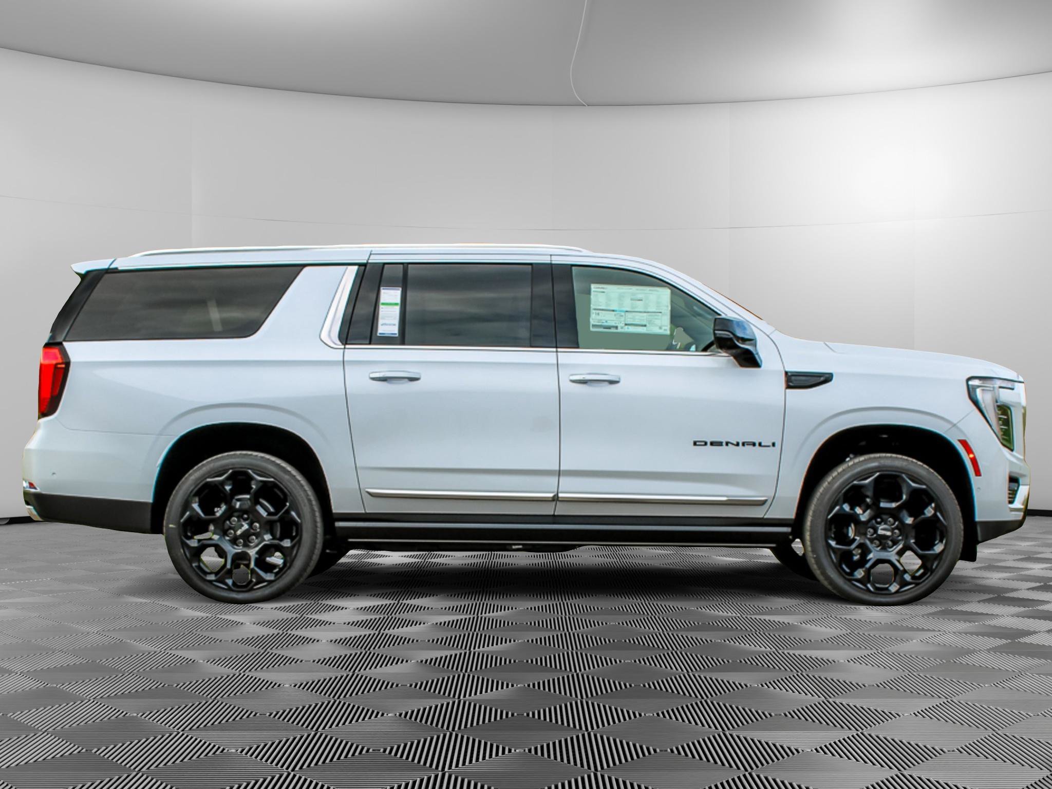 New 2026 GMC Yukon XL Denali w/ Denali Reserve Package AWD/4WD image 2