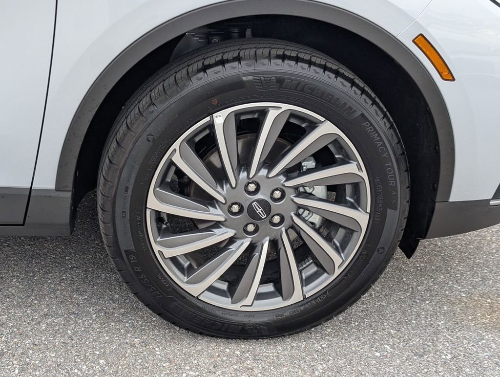 New 2026 Lincoln Corsair Reserve FWD image 9