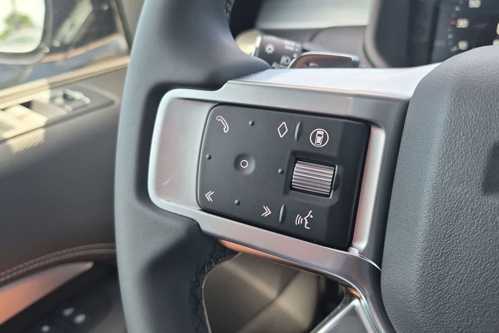New 2026 Land Rover Discovery Limited Edition AWD/4WD image 24