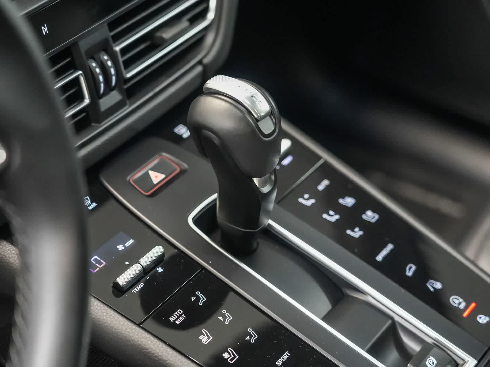 Certified 2023 Porsche Macan AWD/4WD image 23