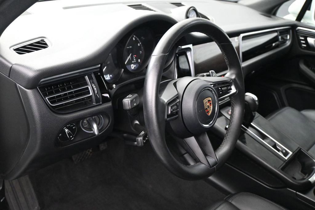 Used 2023 Porsche Macan AWD/4WD image 5