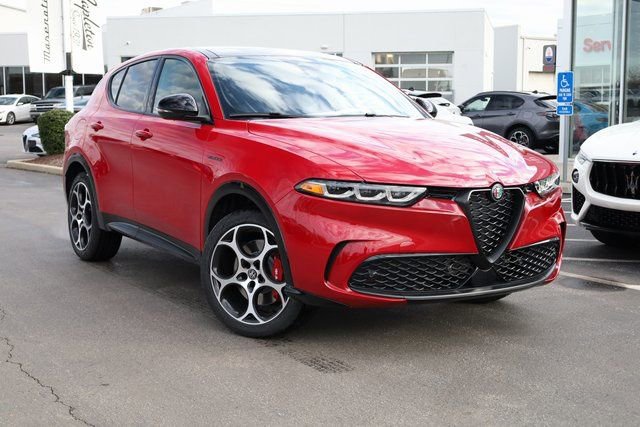 New 2025 Alfa Romeo Tonale Veloce w/ Premium Package image 2