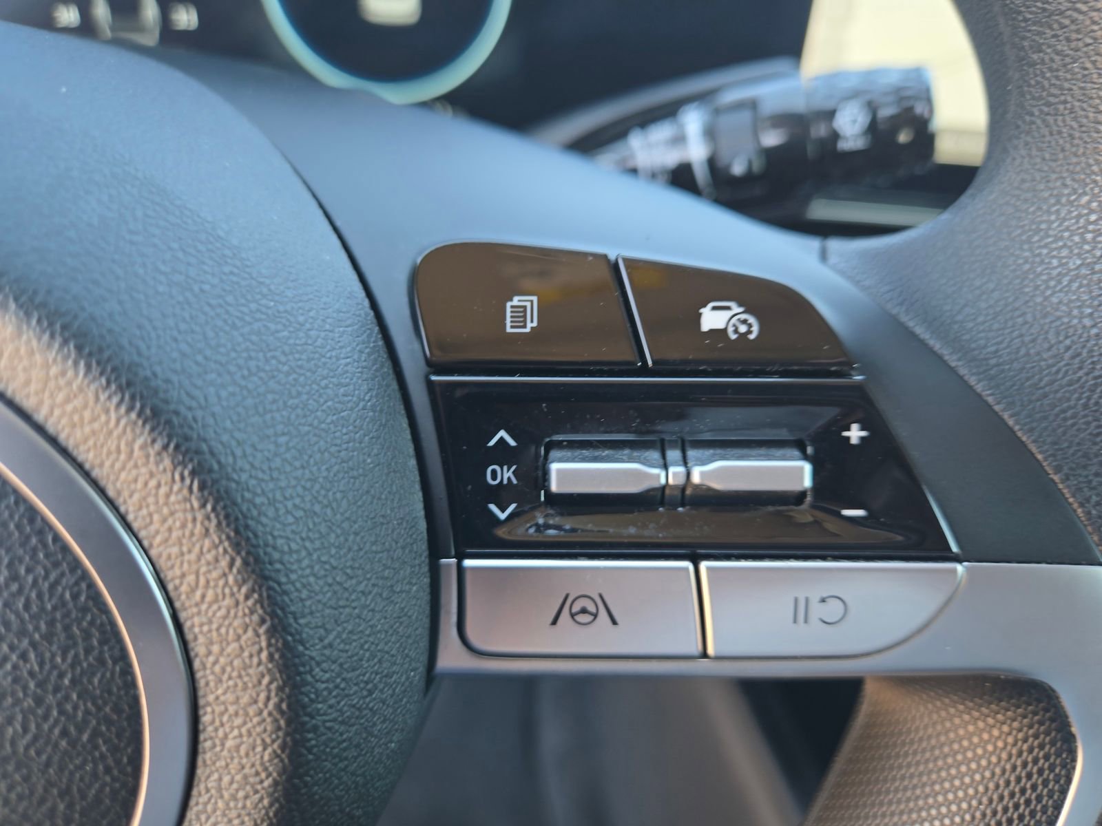 Used 2024 Hyundai Elantra SEL FWD image 12
