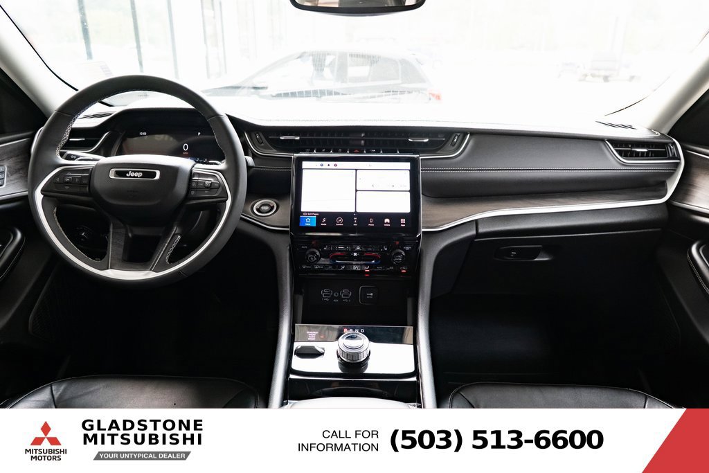 Used 2023 Jeep Grand Cherokee Limited AWD/4WD image 10