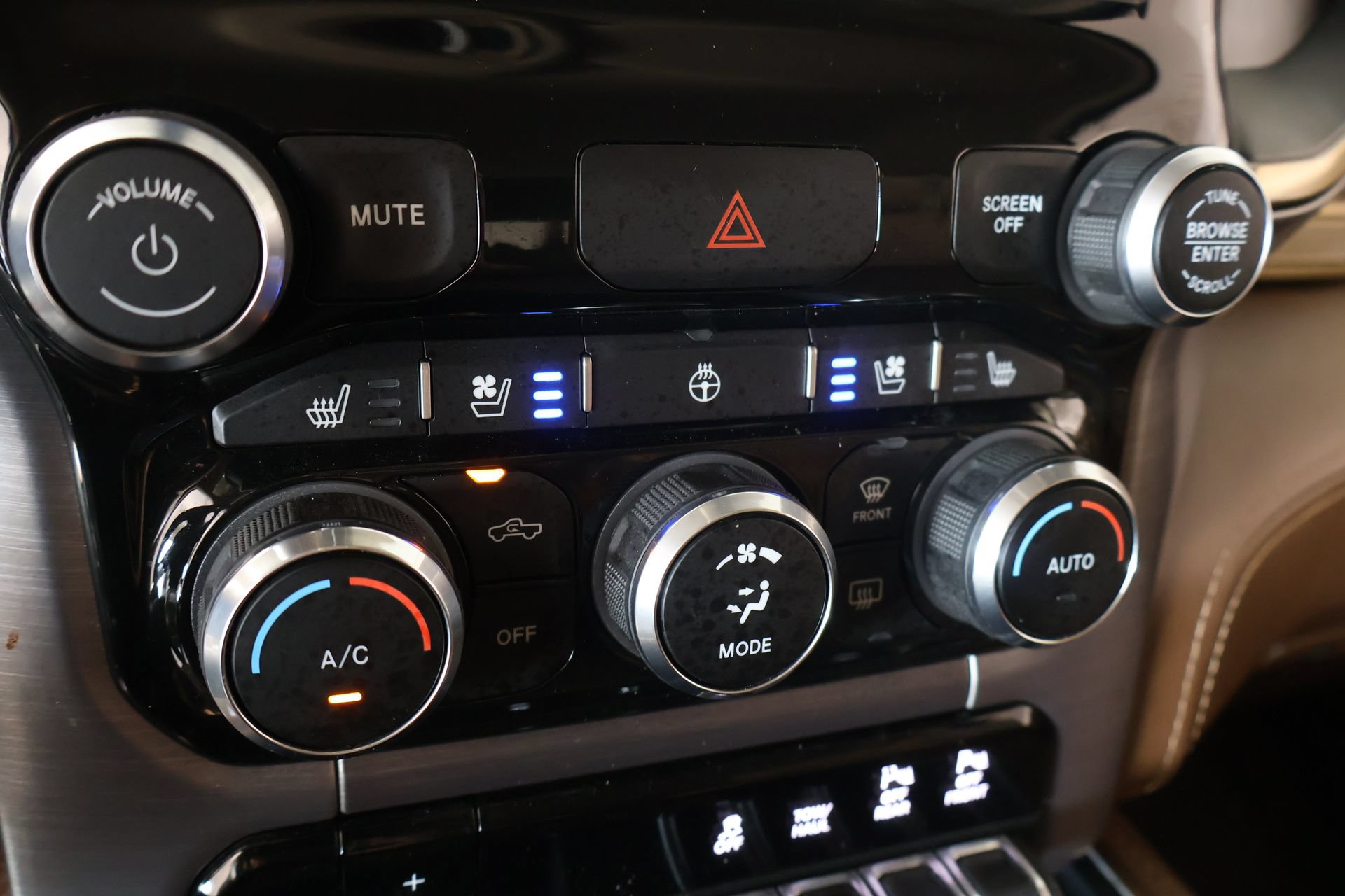 Used 2022 RAM 3500 Limited w/ Protection Group AWD/4WD image 8