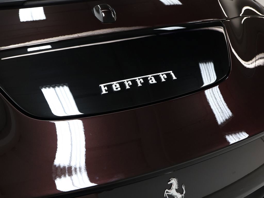 Certified 2025 Ferrari Roma Spider RWD image 35