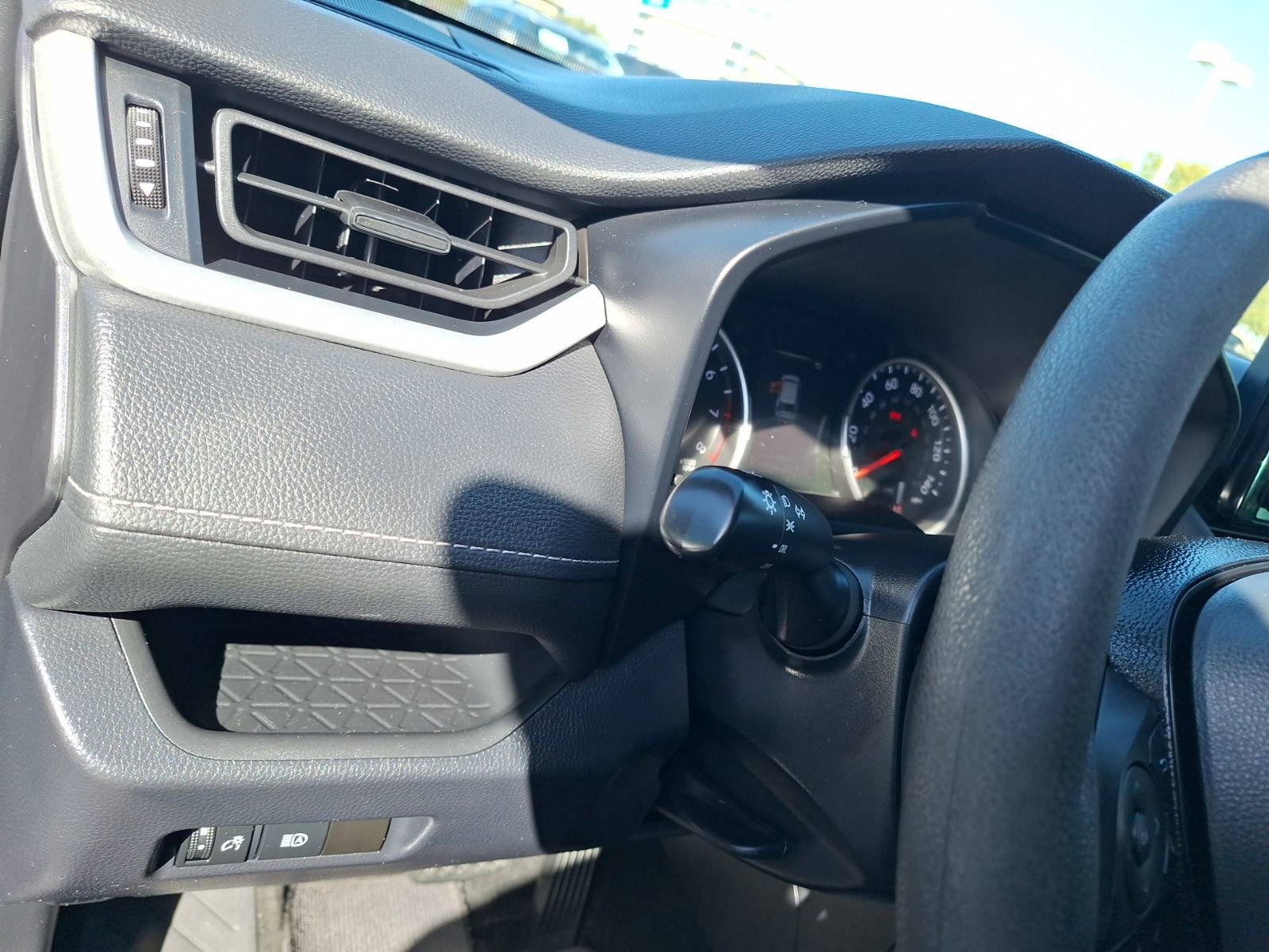 Used 2020 Toyota RAV4 LE image 18