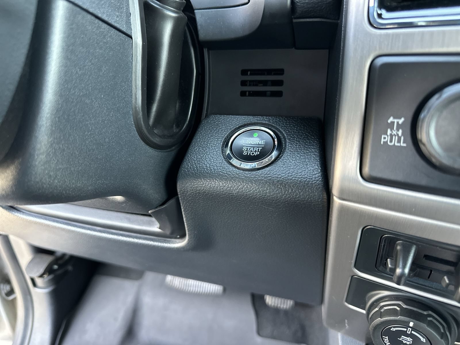 Used 2022 Ford F350 Platinum AWD/4WD image 17