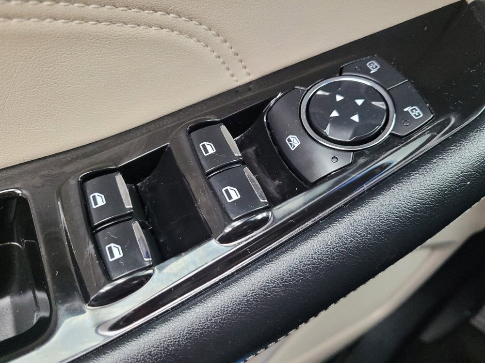 Used 2019 Ford Edge Titanium image 27