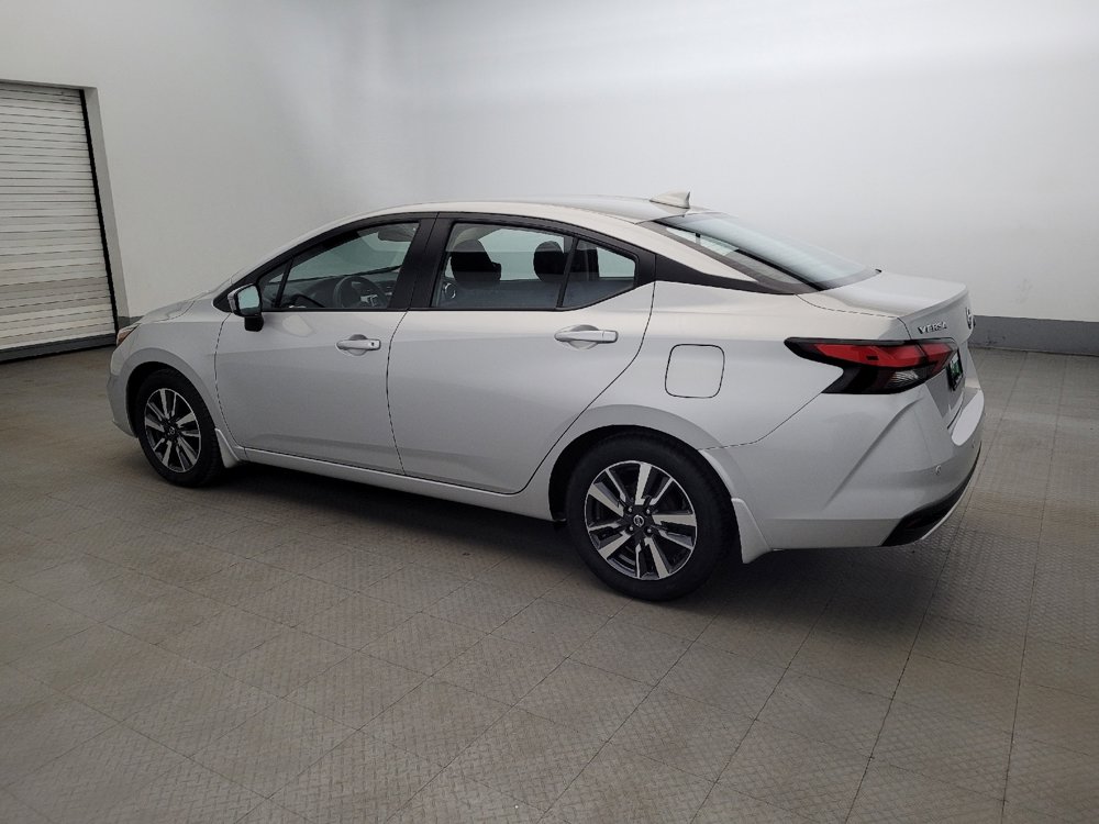 Used 2021 Nissan Versa SV image 3