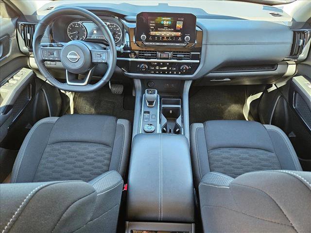 Used 2025 Nissan Pathfinder SV AWD/4WD image 18