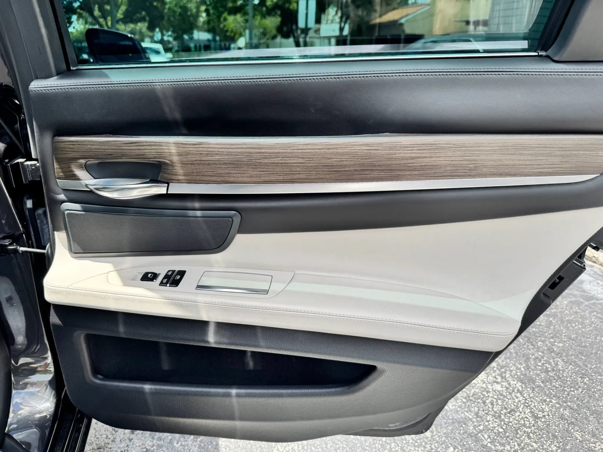 Used 2015 BMW 750i RWD image 35
