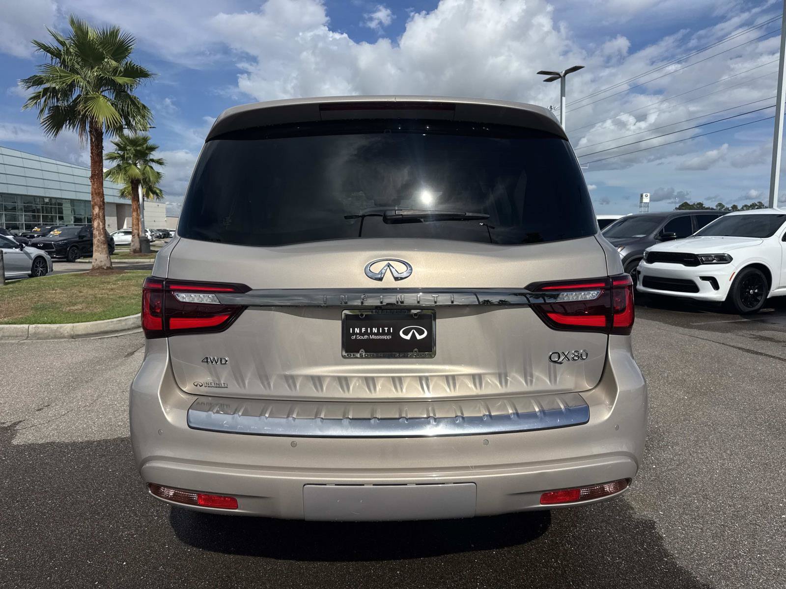 Used 2024 INFINITI QX80 Premium Select w/ Cargo Package AWD/4WD image 7