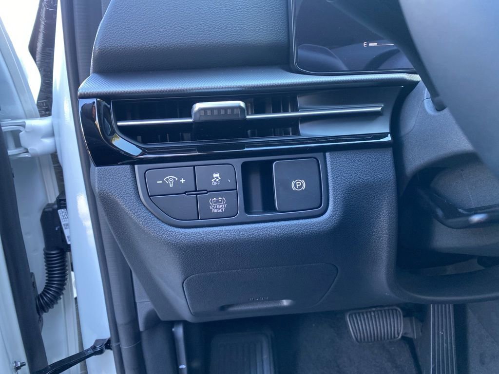 New 2026 Kia Sportage LX FWD image 13