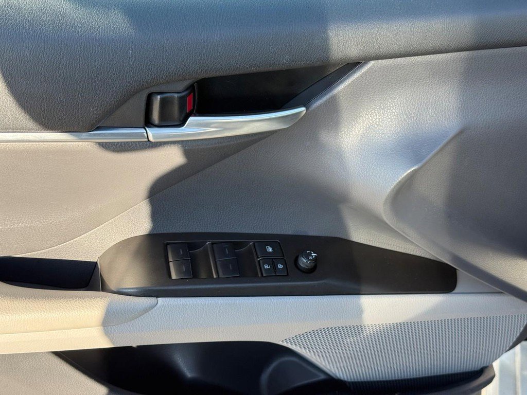 Used 2024 Toyota Camry SE w/ Cold Weather Package image 16