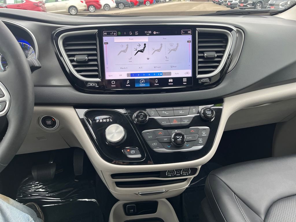 Used 2024 Chrysler Pacifica Touring-L image 34