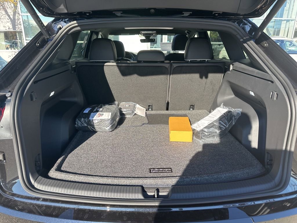 New 2026 Volkswagen Atlas Cross Sport SEL Premium R-Line image 23