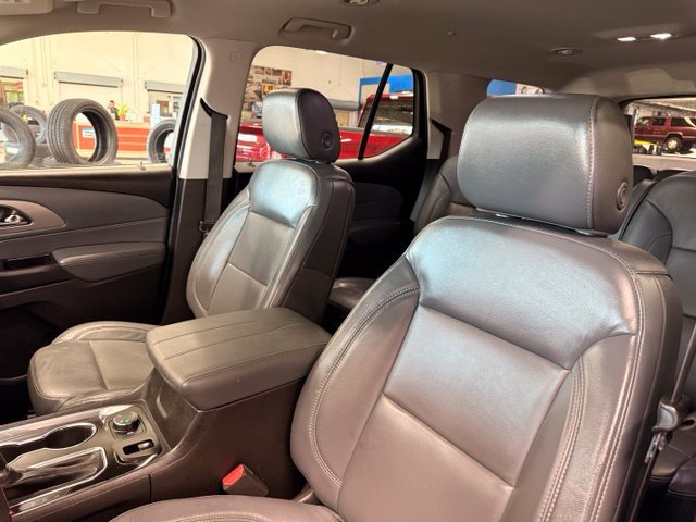 Used 2019 Chevrolet Traverse LT w/ LT Premium Package AWD/4WD image 4