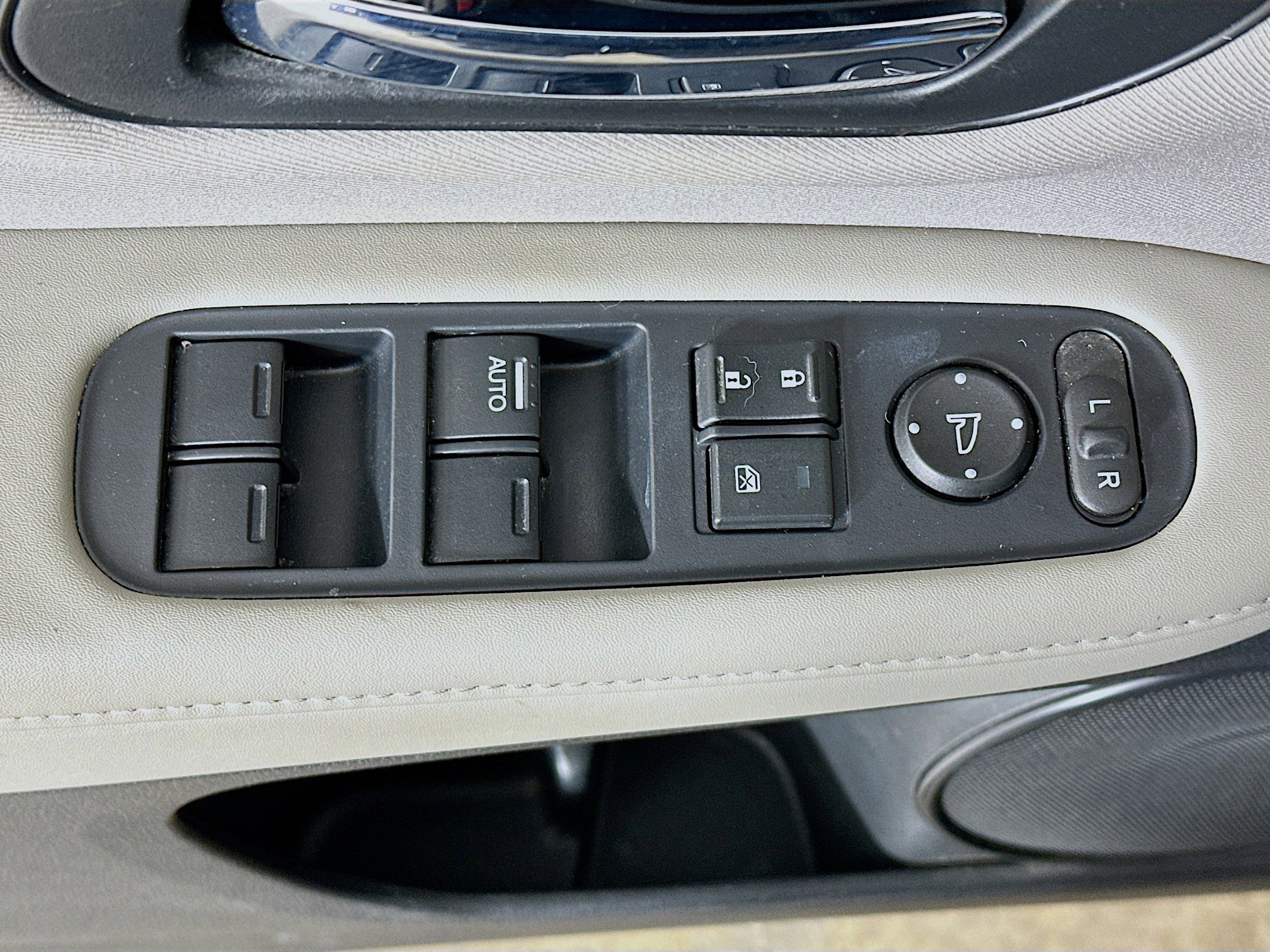 Used 2017 Honda HR-V LX image 15