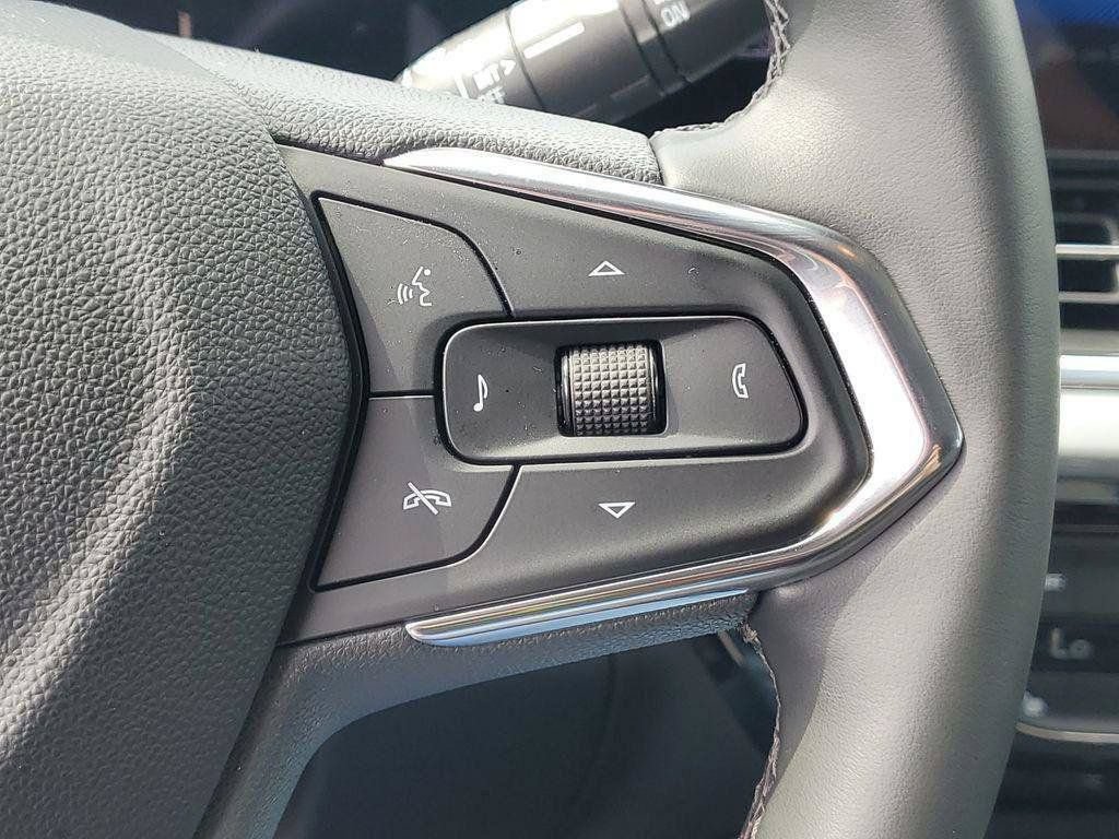 Used 2026 Chevrolet Trax LT w/ LT Convenience Package FWD image 9