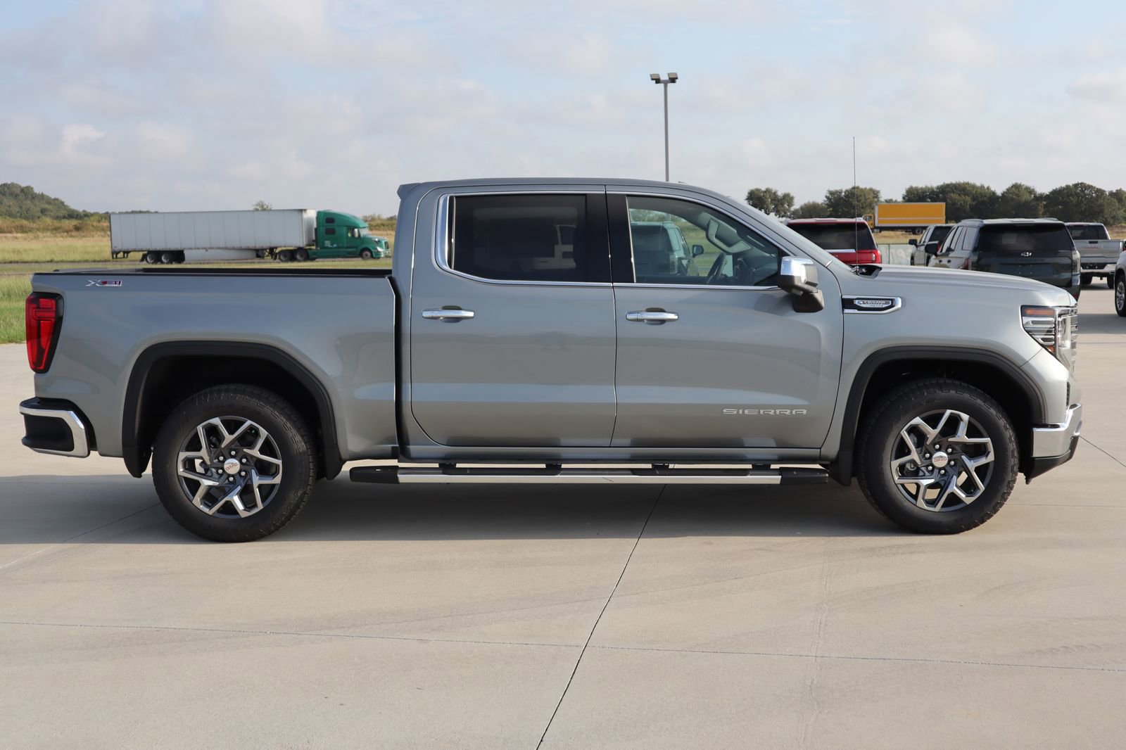 New 2026 GMC Sierra 1500 SLT image 3