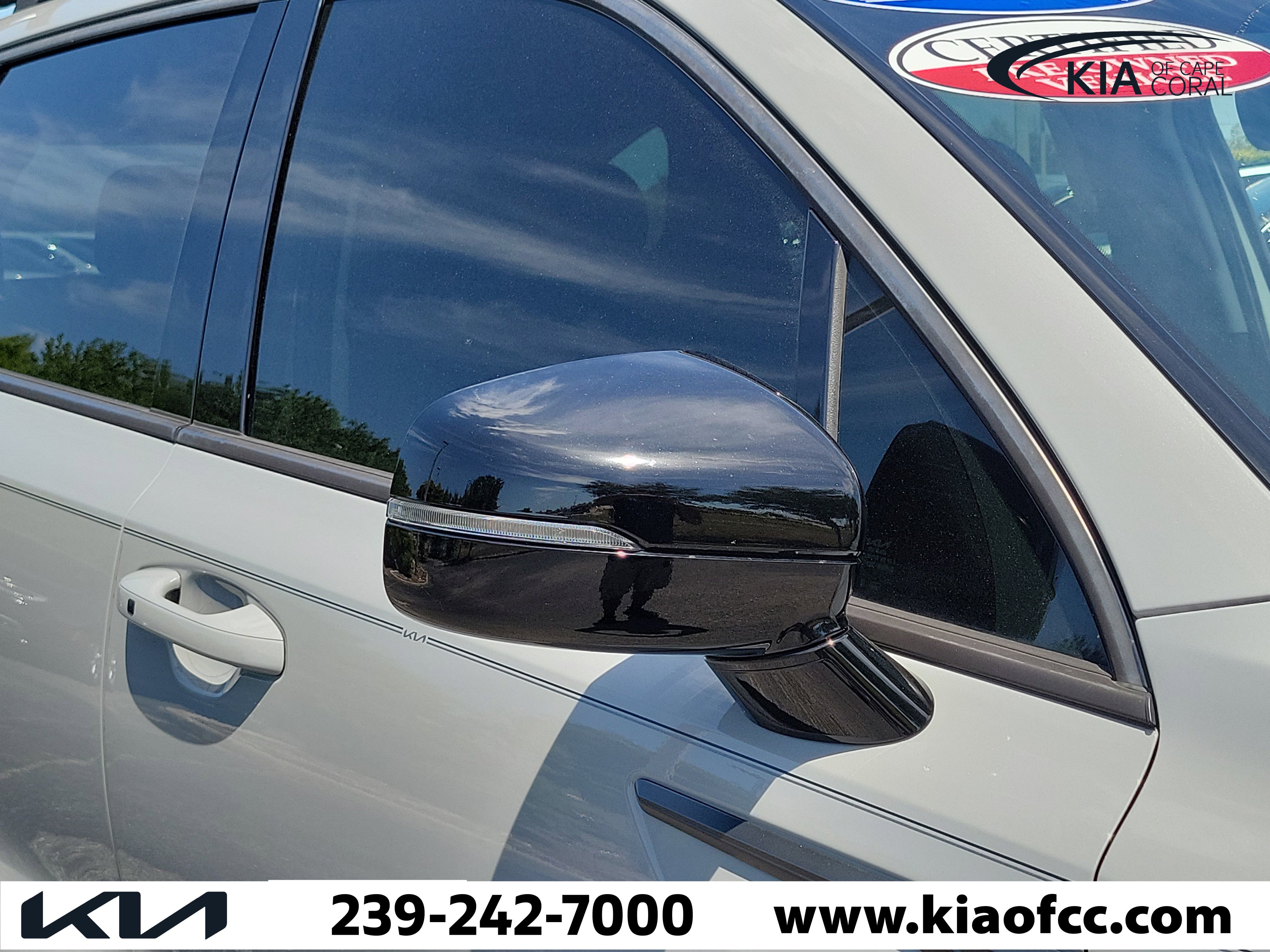 Certified 2022 Kia Sorento S w/ Panoramic Sunroof Package image 8
