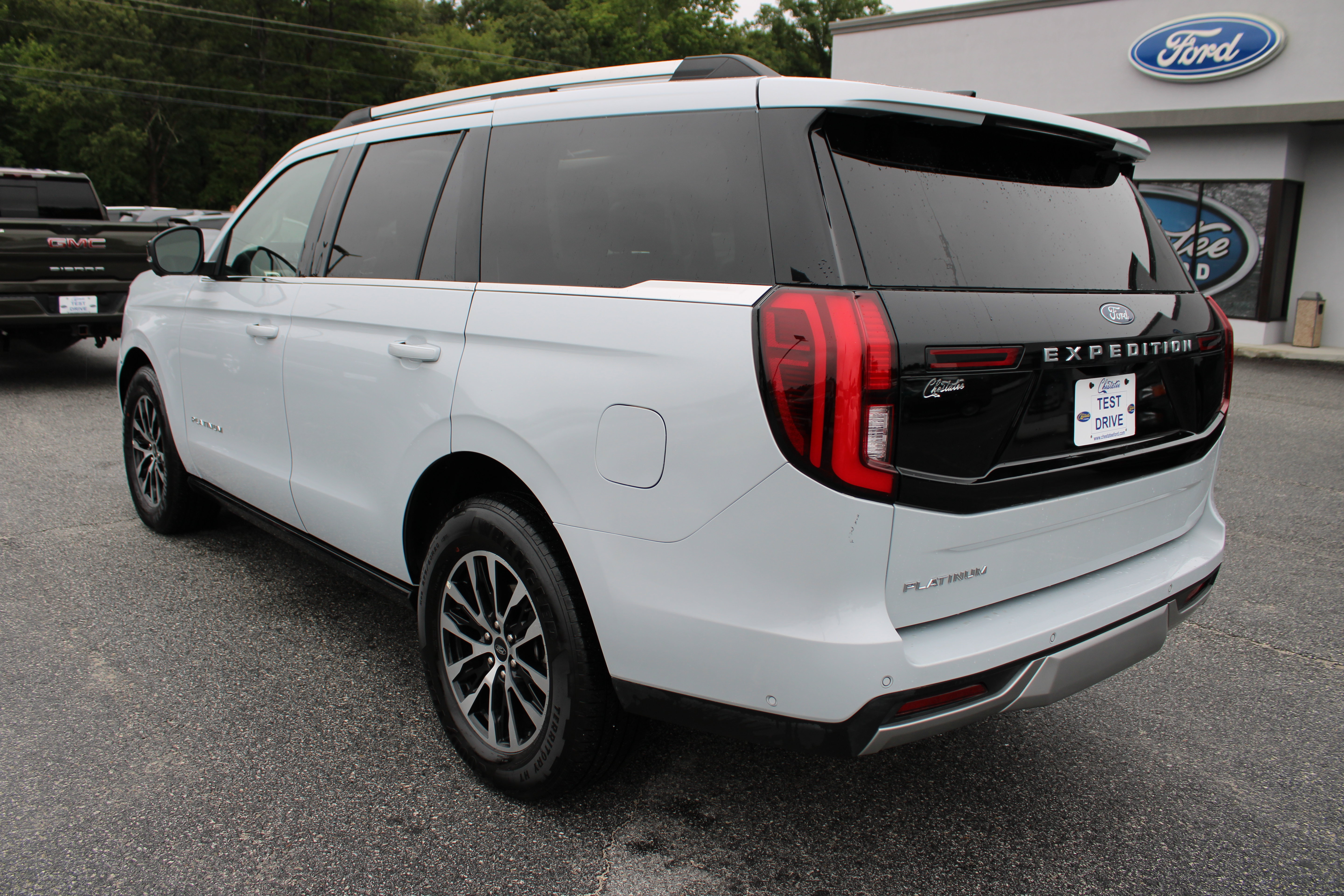 Used 2025 Ford Expedition Platinum AWD/4WD image 8