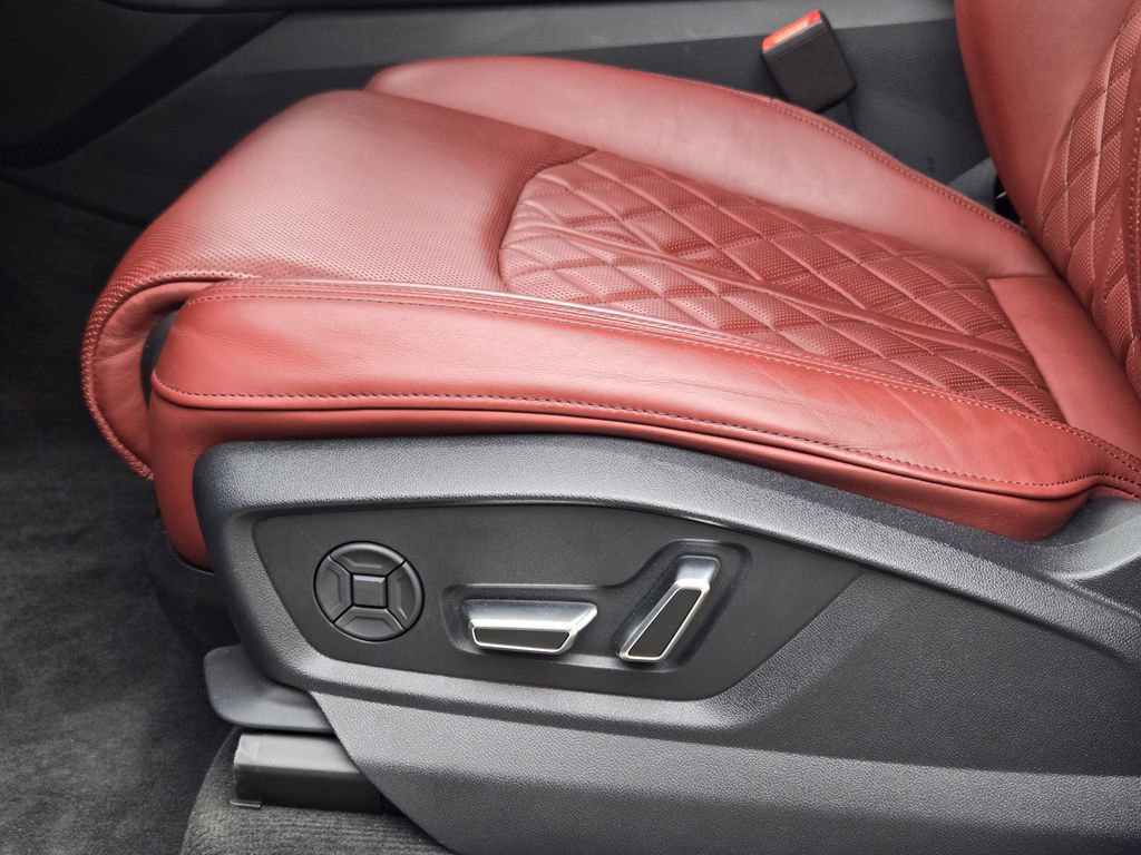 Used 2025 Audi SQ8 Premium Plus image 31