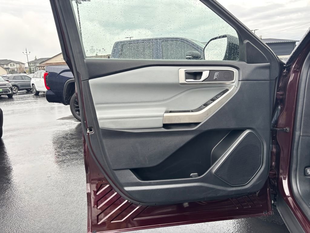 Used 2022 Ford Explorer XLT w/ Equipment Group 202A AWD/4WD image 23