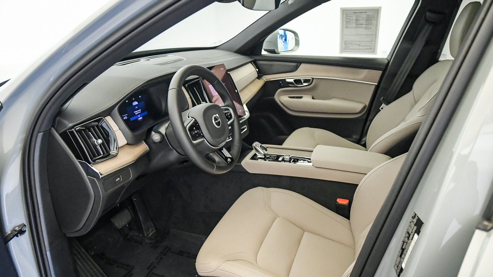 Certified 2026 Volvo XC90 B6 Plus AWD/4WD image 18