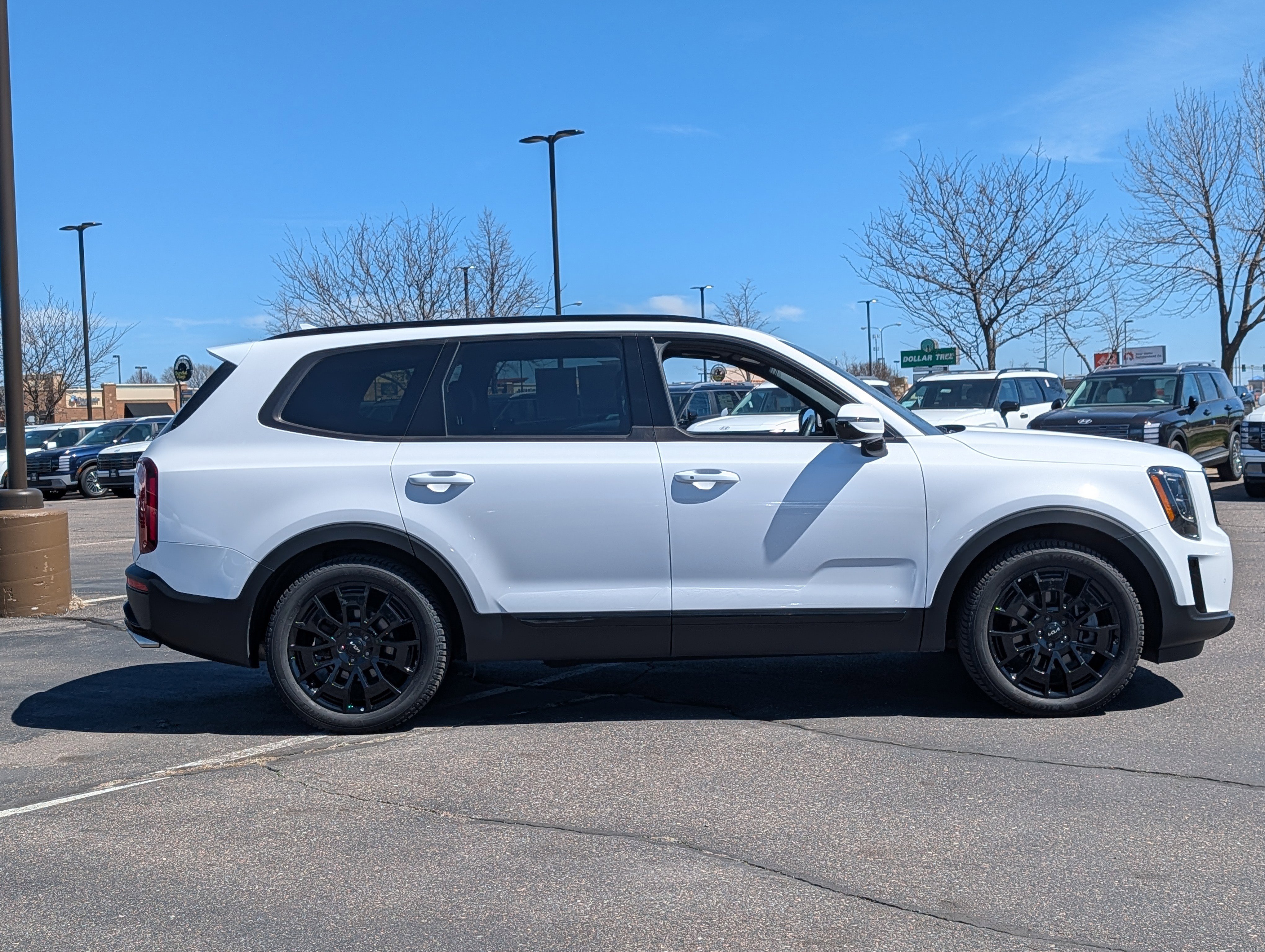 Used 2022 Kia Telluride SX w/ Nightfall Edition Package AWD/4WD image 6