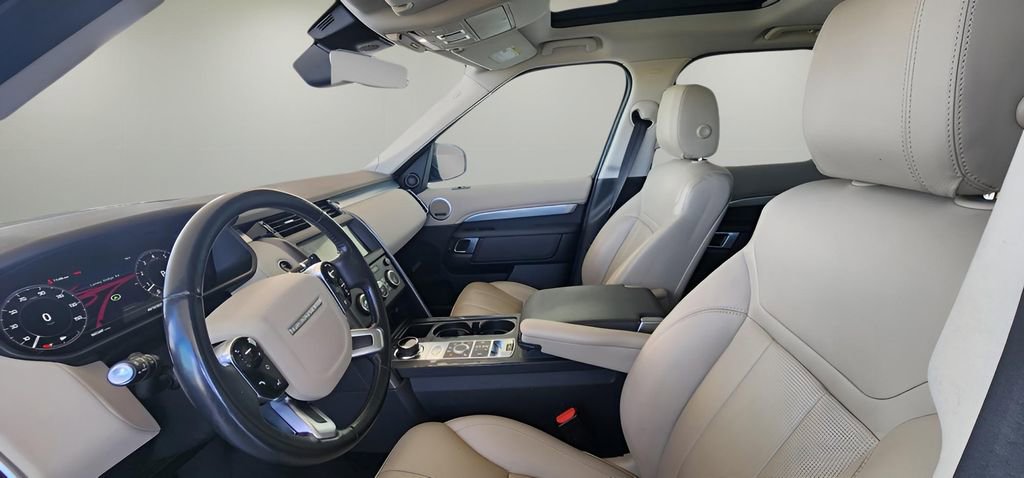 Used 2020 Land Rover Discovery Landmark image 19