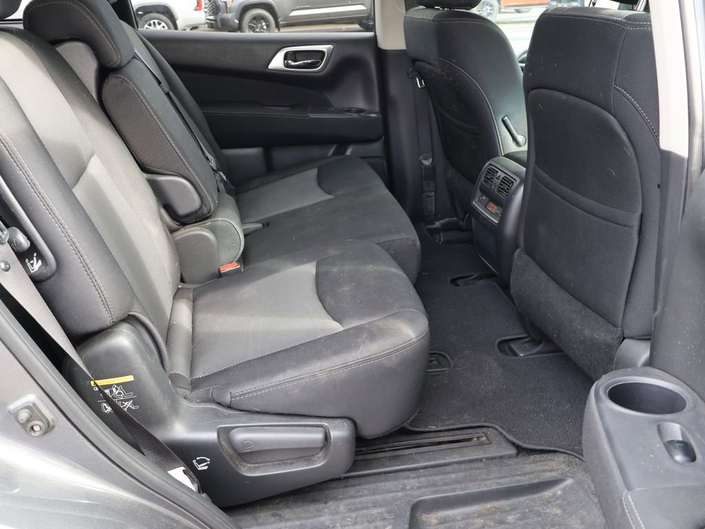 Used 2017 Nissan Pathfinder SV image 8