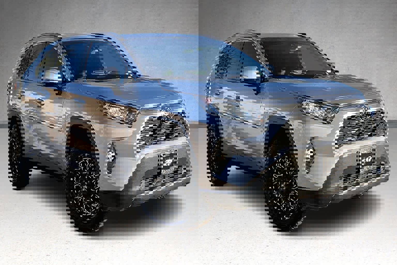 Used 2021 Toyota RAV4 XLE Premium w/ Carpet Mat Package (TMS) image 21