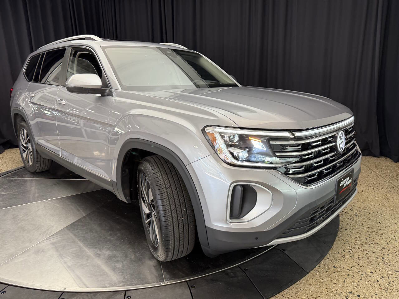 Used 2024 Volkswagen Atlas SEL image 5