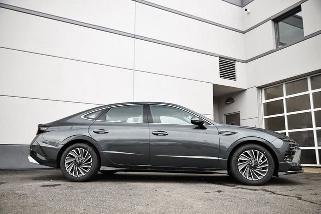New 2025 Hyundai Sonata SEL image 3