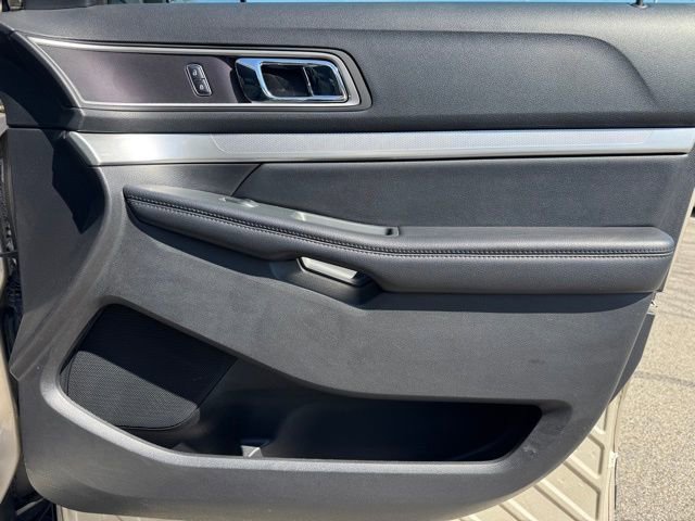 Used 2017 Ford Explorer XLT w/ Equipment Group 202A image 29