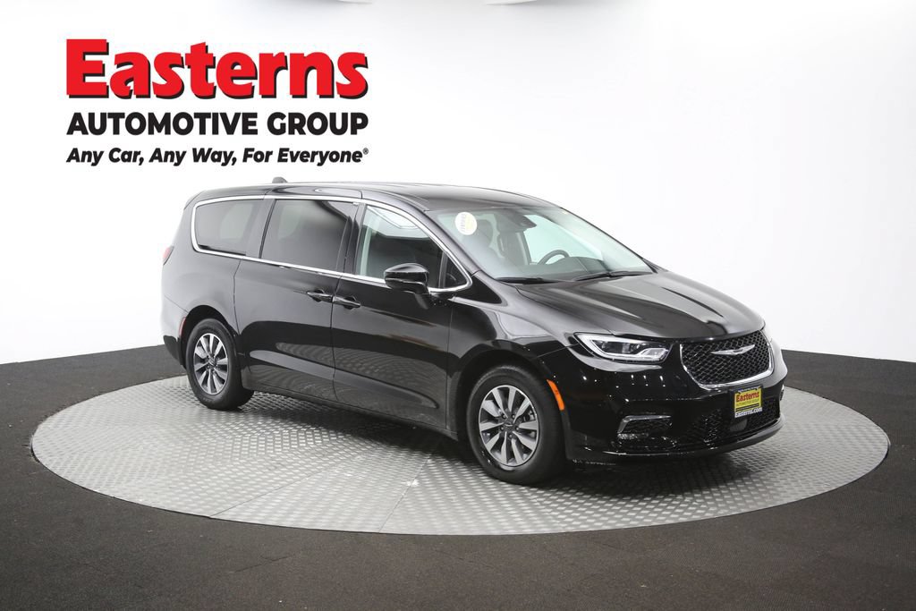 Used 2024 Chrysler Pacifica Limited FWD image 49