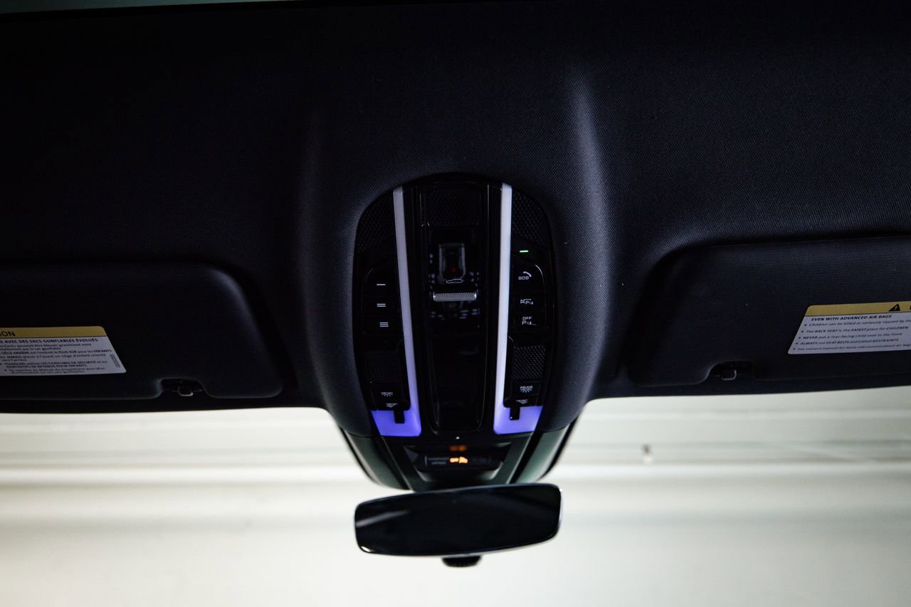 Certified 2023 Porsche Cayenne Coupe AWD/4WD image 20