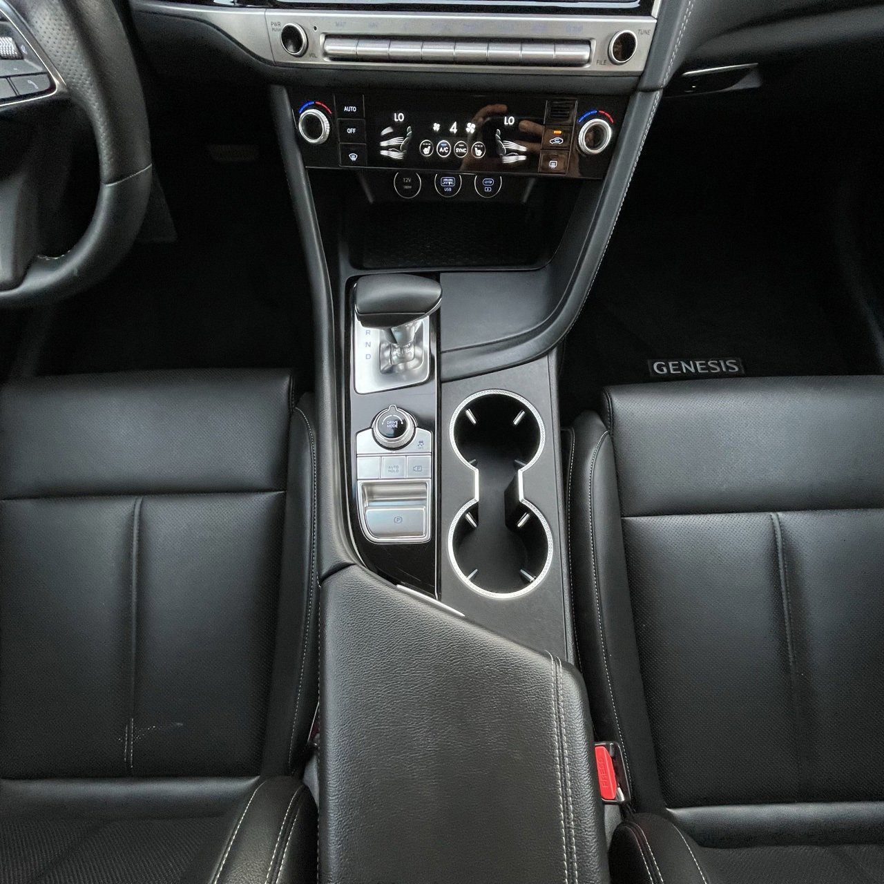 Used 2025 Genesis G70 2.5T image 19