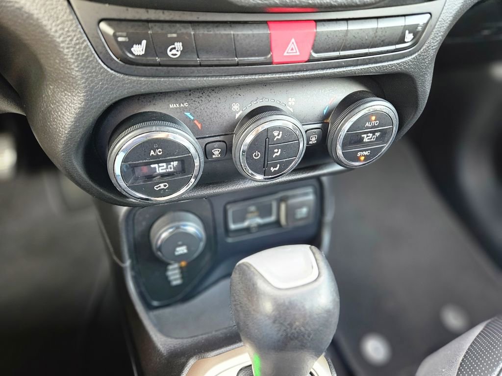 Used 2015 Jeep Renegade Limited w/ Safety & Security Group I AWD/4WD image 15