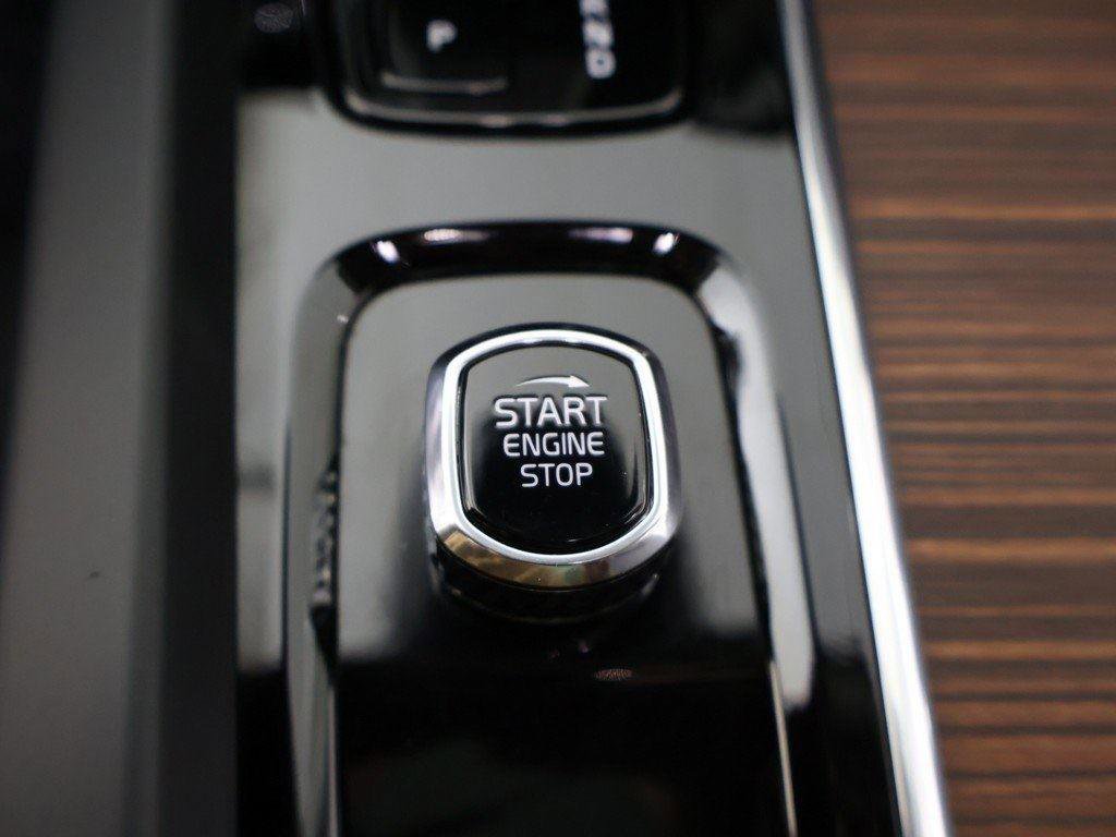 Used 2024 Volvo XC60 B5 Plus image 54