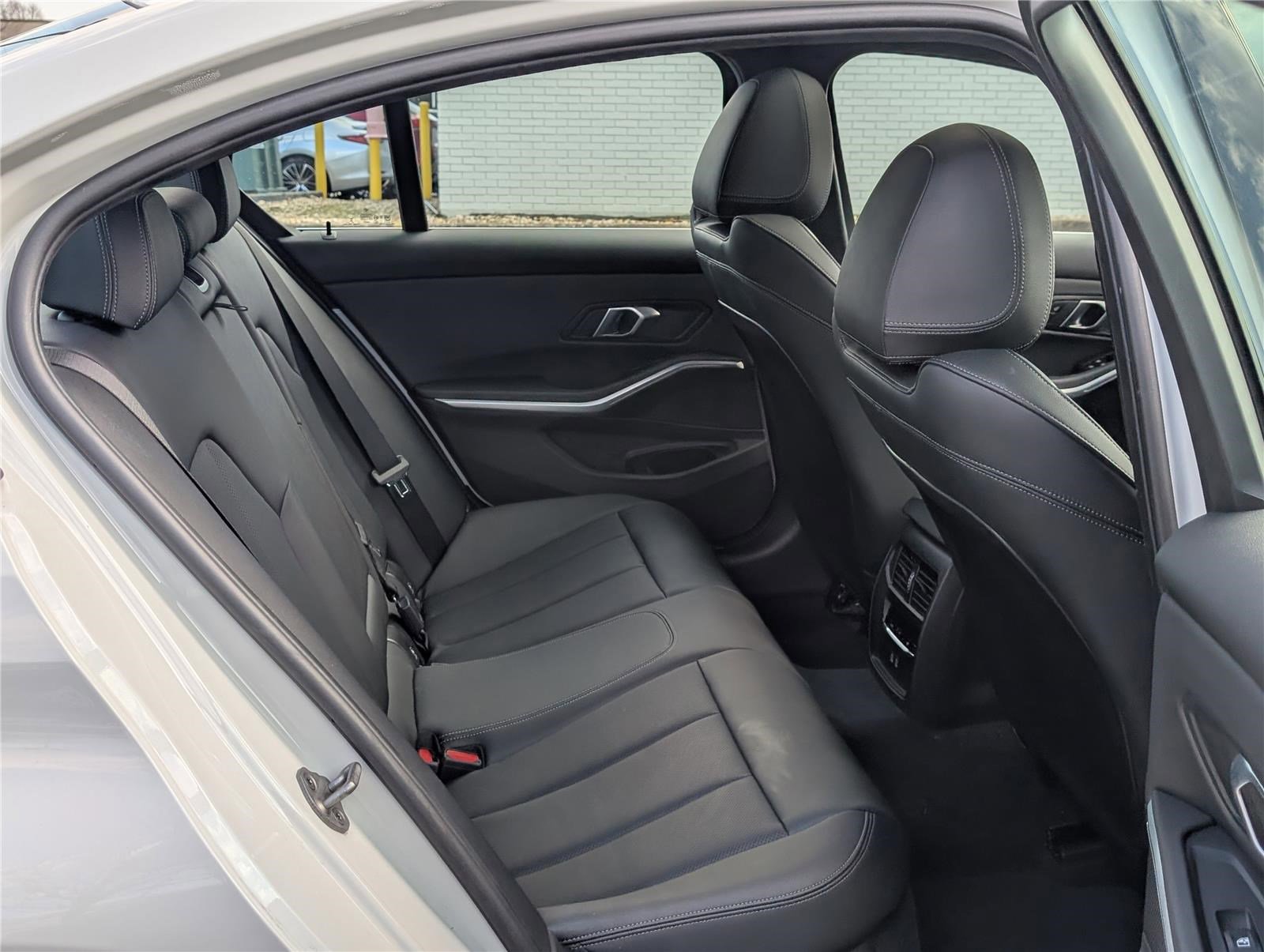 Used 2025 BMW 330i Sedan image 11