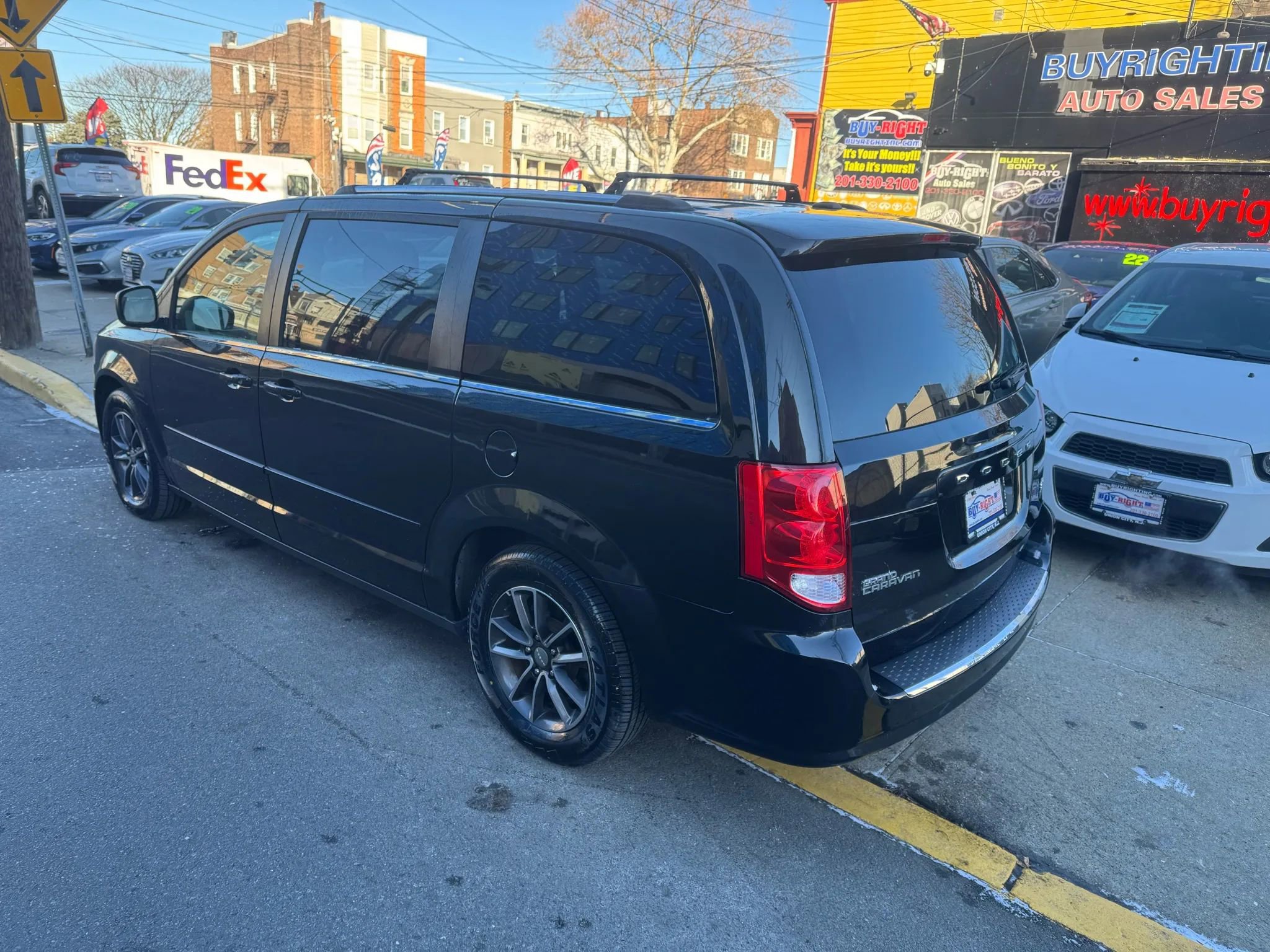 Used 2017 Dodge Grand Caravan SXT image 9