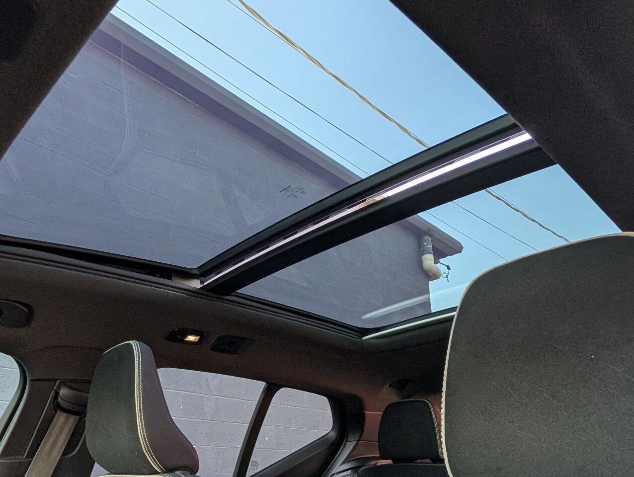 Used 2023 Volvo XC40 Recharge Ultimate image 17