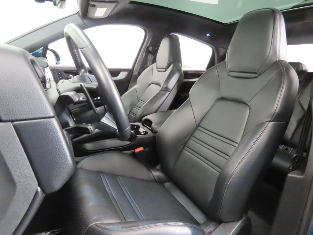 Certified 2025 Porsche Cayenne S AWD/4WD image 5
