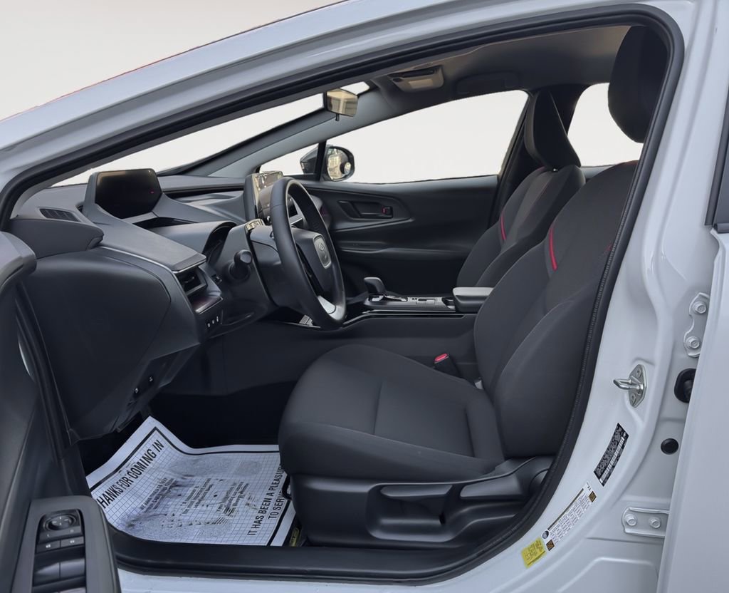Used 2025 Toyota Prius Plug-In Hybrid image 12
