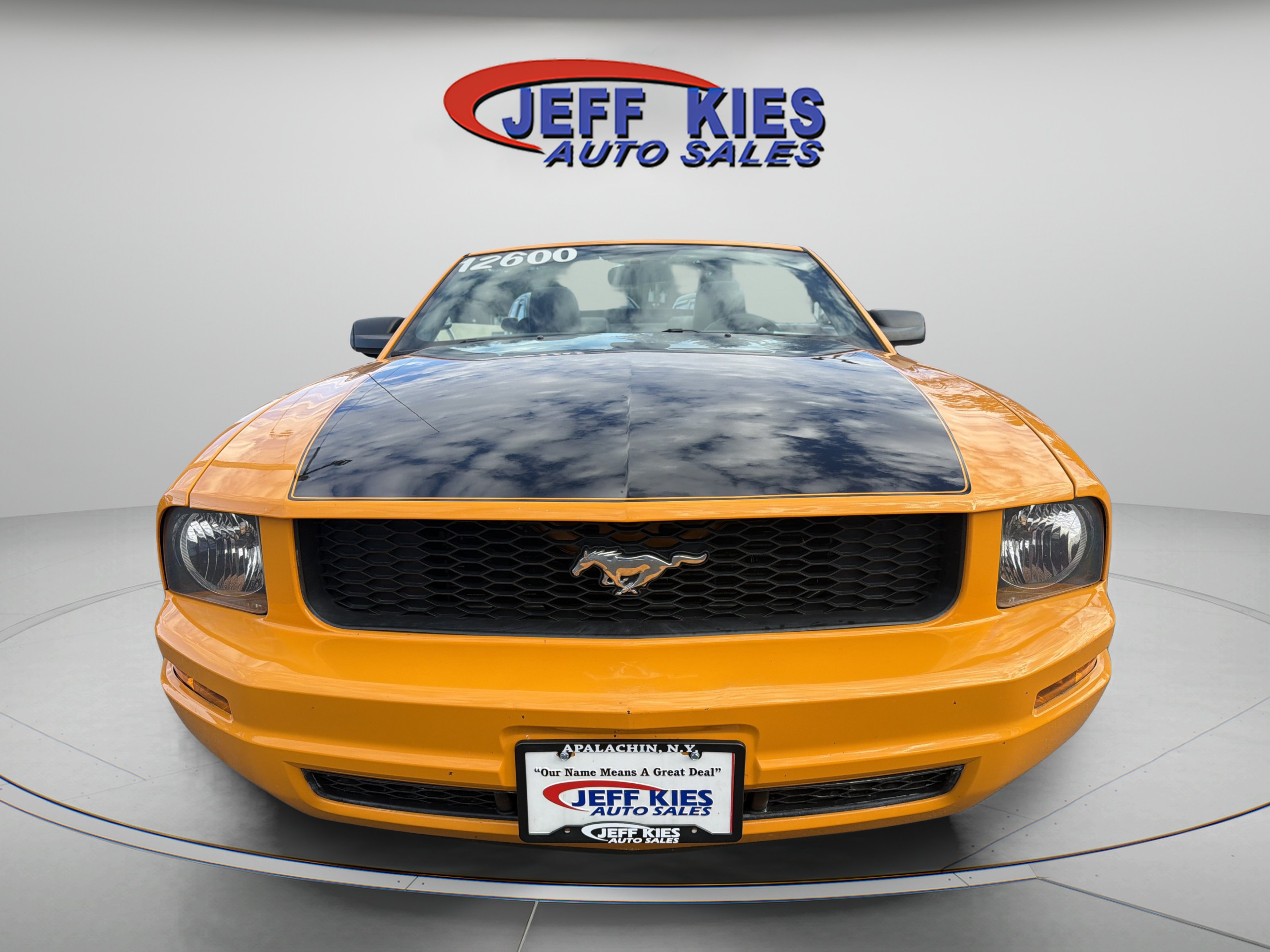 Used 2008 Ford Mustang Convertible RWD image 2
