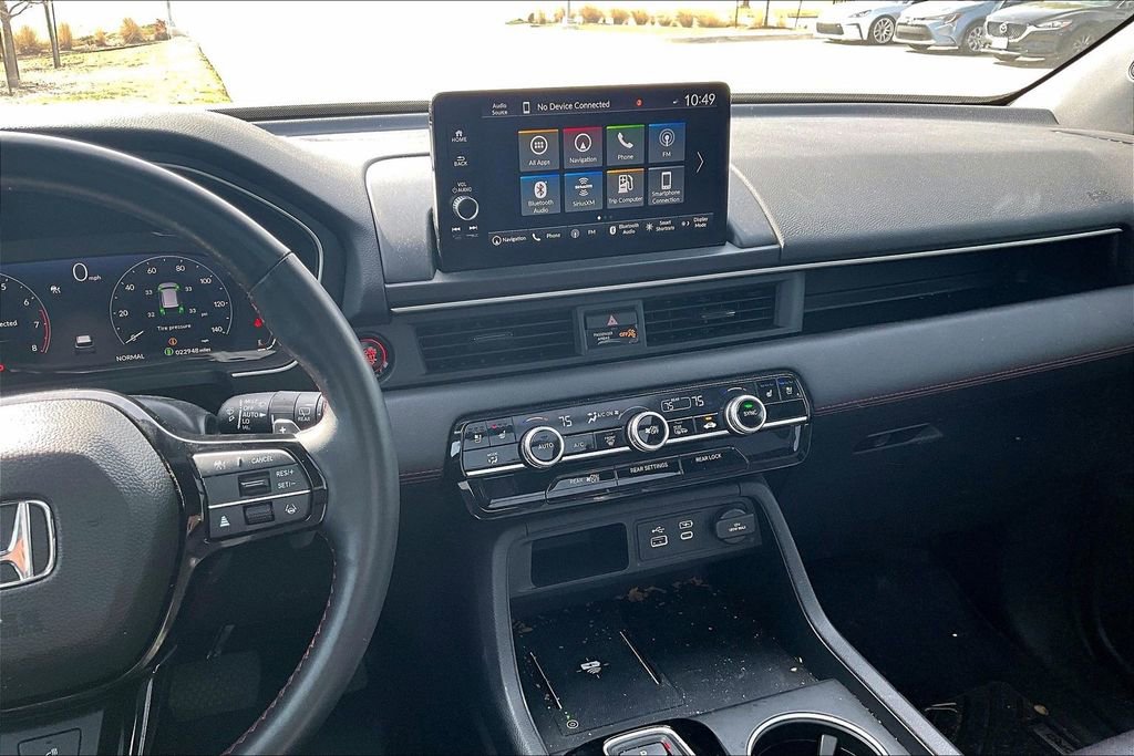 Used 2025 Honda Pilot Black Edition image 8