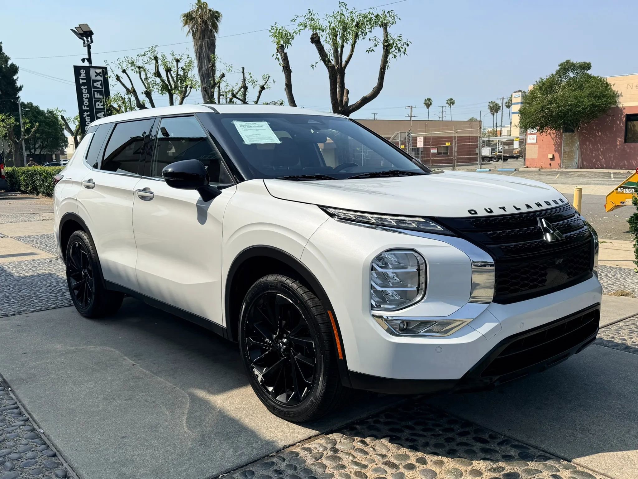 Used 2022 Mitsubishi Outlander SE image 3